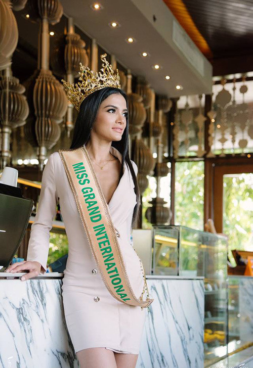 Tân Hoa hậu Hòa bình Quốc Tế tung ảnh khoe đường cong nóng bỏng ảnh 6