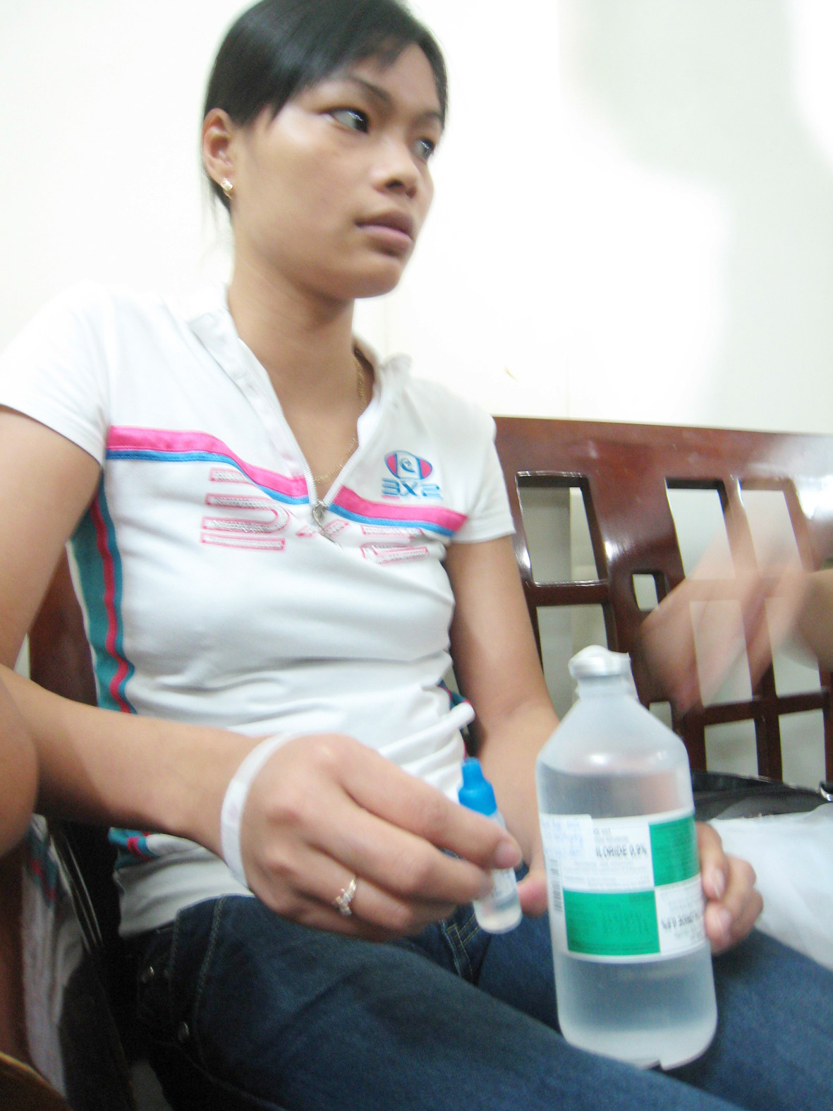 Tại phòng khám Việt Hải, bệnh nhân này phải mua 2 lọ thuốc với giá 500.000 đồng, trong khi trên thị trường chỉ 30.000 đồng