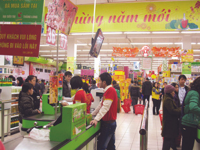 Siêu thị nhộn nhịp người đi sắm Tết