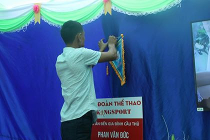 Mẹ cầu thủ U23 Việt Nam nhắn con đưa vinh quang về cho đất nước ảnh 1