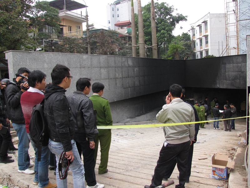 Sáng nay, phóng viên báo chí không được tiếp cận hiện trường. Ảnh: Tuấn Nguyễn. Phóng viên báo chí không được tiếp cận hiện trường. Ảnh: Tuấn Nguyễn