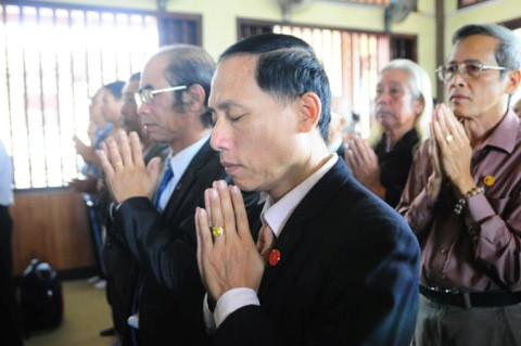 Đến dự buổi lễ dâng hương và cầu nguyện cho Đại tướng, ngoài các phật tử mà còn có nhiều người dân thành tâm cầu nguyện