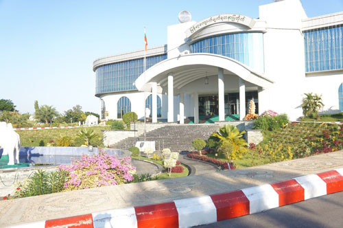 Bảo tàng mở cửa từ 9h sáng, và đóng cửa trước 17h chiều.