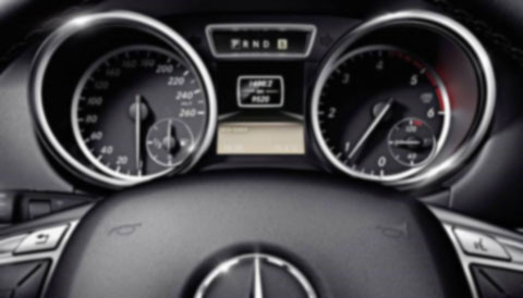 Đồng hồ hiển thị thông số của xe cũng được thiết kế táo bạo và nam tính