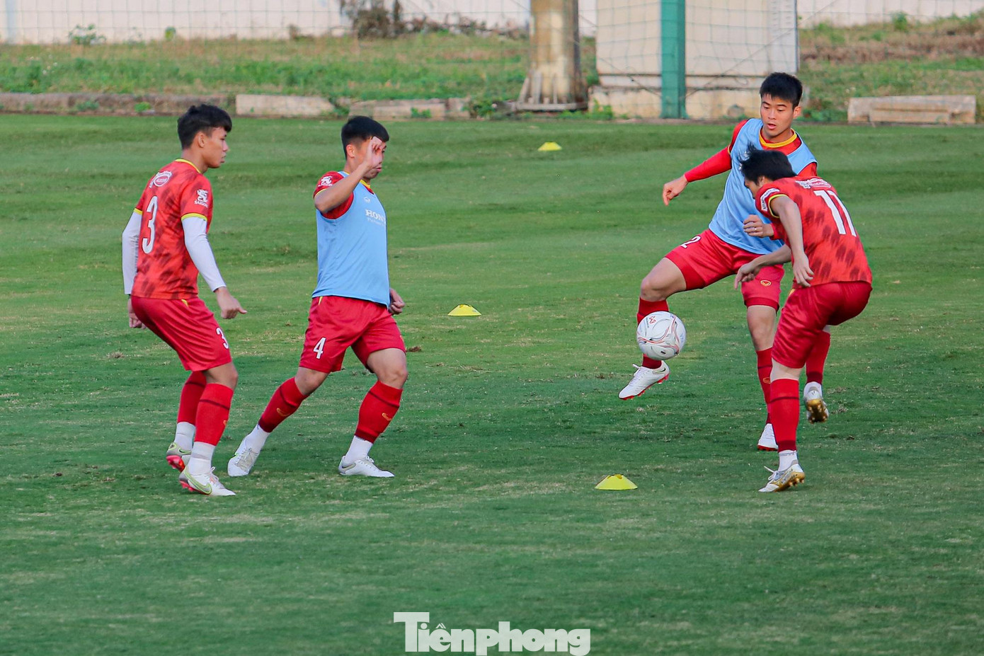 ĐT Việt Nam còn một buổi tập tại sân Hàng Đẫy vào chiều mai 13/12 trước trận giao hữu với Philippines vào 18 giờ ngày 14/2.