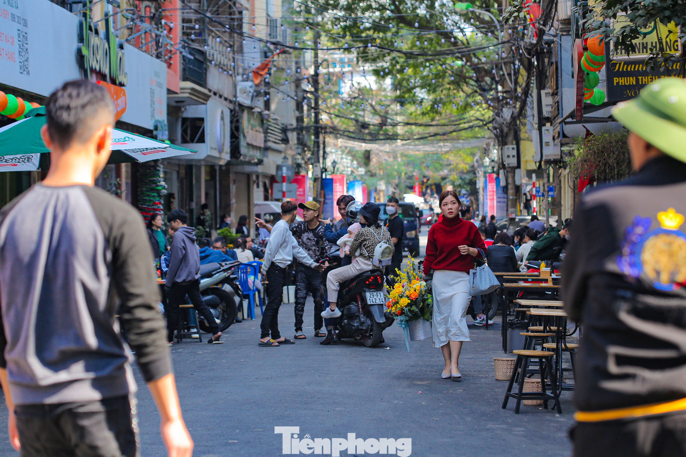 Thế mạnh của các tuyến phố tại đây là các hàng quán kinh doanh dịch vụ ẩm thực đã tồn tại và phát triển suốt nhiều năm qua. Thế mạnh của các tuyến phố tại đây là các hàng quán kinh doanh dịch vụ ẩm thực đã tồn tại và phát triển suốt nhiều năm qua.