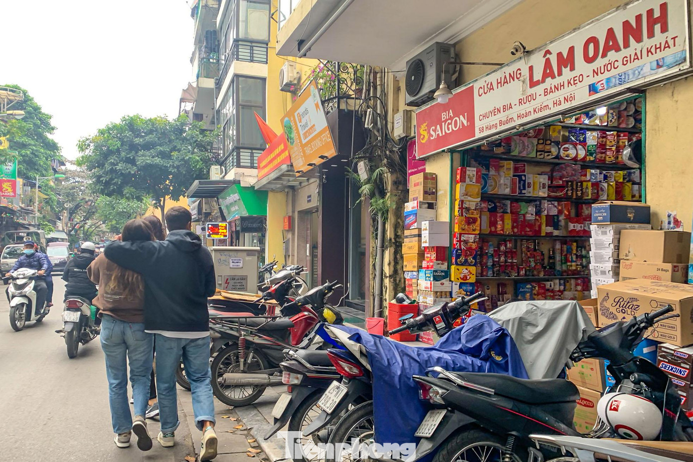 Địa chỉ trên đang là nơi kinh doanh buôn bán tạp hóa, đằng sau nhà là các hộ dân sinh sống. Địa chỉ trên đang là nơi kinh doanh buôn bán tạp hóa, đằng sau nhà là các hộ dân sinh sống.