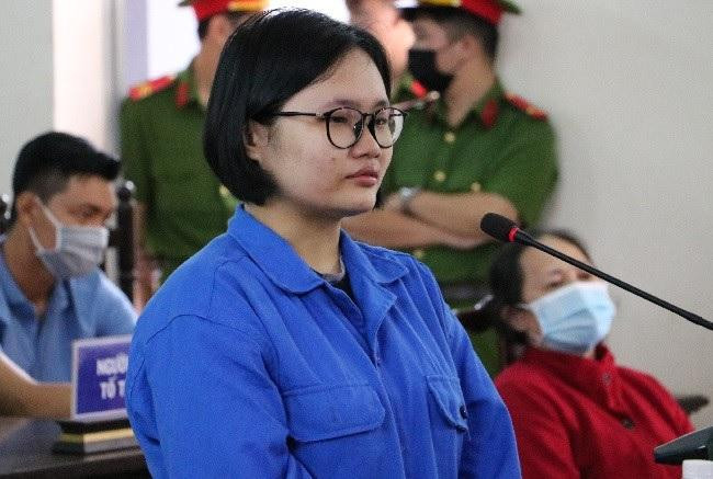 Tống Thị Tùng Linh khai quá trình gây án. Ảnh: Quang Hưng