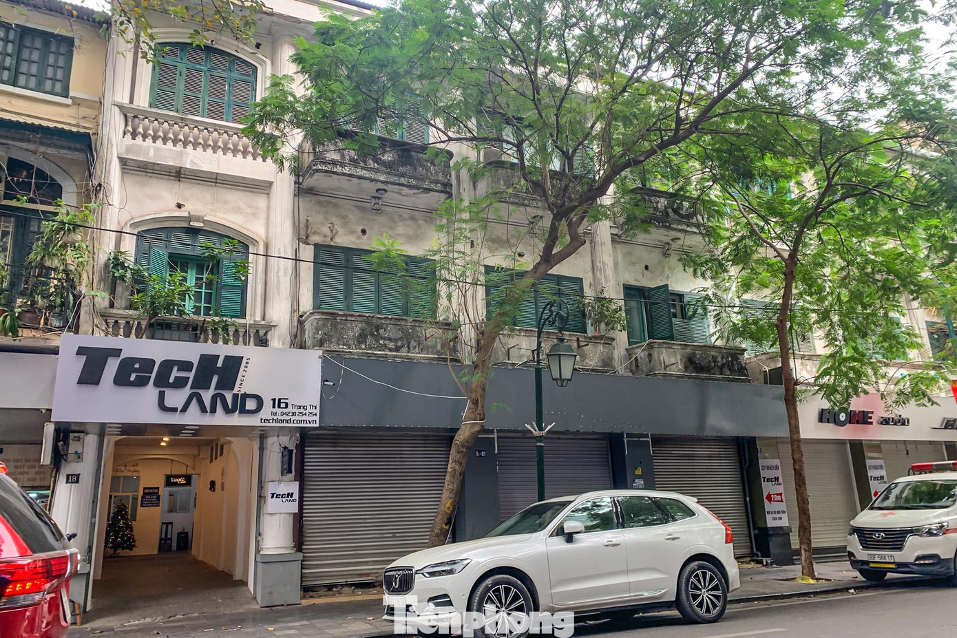 Về nội dung quản lý tài sản công, quỹ nhà chuyên dùng, theo UBND thành phố, Cty TNHH MTV Quản lý và Phát triển nhà Hà Nội (Cty Quản lý nhà Hà Nội) đang quản lý 803 địa điểm nhà chuyên dùng. Đoàn kiểm tra liên ngành đã kiểm tra quỹ nhà này trên địa bàn 6 quận Hoàn Kiếm, Đống Đa, Hai Bà Trưng, Ba Đình, Thanh Xuân, Cầu Giấy. Từ báo cáo của Cty Quản lý nhà, Sở Tài chính Hà Nội đã có văn bản phân loại các khoản nợ phải thu của công ty tính đến ngày 30/9/2022 là hơn 190 tỷ đồng. Về nội dung quản lý tài sản công, quỹ nhà chuyên dùng, theo UBND thành phố, Cty TNHH MTV Quản lý và Phát triển nhà Hà Nội (Cty Quản lý nhà Hà Nội) đang quản lý 803 địa điểm nhà chuyên dùng. Đoàn kiểm tra liên ngành đã kiểm tra quỹ nhà này trên địa bàn 6 quận Hoàn Kiếm, Đống Đa, Hai Bà Trưng, Ba Đình, Thanh Xuân, Cầu Giấy. Từ báo cáo của Cty Quản lý nhà, Sở Tài chính Hà Nội đã có văn bản phân loại các khoản nợ phải thu của công ty tính đến ngày 30/9/2022 là hơn 190 tỷ đồng.