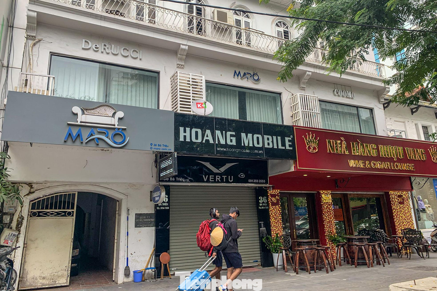 Tại địa chỉ 36 Bà Triệu (quận Hoàn Kiếm): Sở Xây dựng đã tham mưu UBND thành phố ban hành Quyết định ngày 20/10/2022 về việc cưỡng chế thu hồi nhà chuyên dùng thuộc sở hữu Nhà nước số 36 Bà Triệu và có văn bản ngày 25/10/2022 đề nghị UBND quận Hoàn Kiếm, Cty TNHH MTV Quản lý và Phát triển nhà Hà Nội khẩn trương thực hiện cưỡng chế thu hồi theo Quy định của UBND thành phố. Tại địa chỉ 36 Bà Triệu (quận Hoàn Kiếm): Sở Xây dựng đã tham mưu UBND thành phố ban hành Quyết định ngày 20/10/2022 về việc cưỡng chế thu hồi nhà chuyên dùng thuộc sở hữu Nhà nước số 36 Bà Triệu và có văn bản ngày 25/10/2022 đề nghị UBND quận Hoàn Kiếm, Cty TNHH MTV Quản lý và Phát triển nhà Hà Nội khẩn trương thực hiện cưỡng chế thu hồi theo Quy định của UBND thành phố.