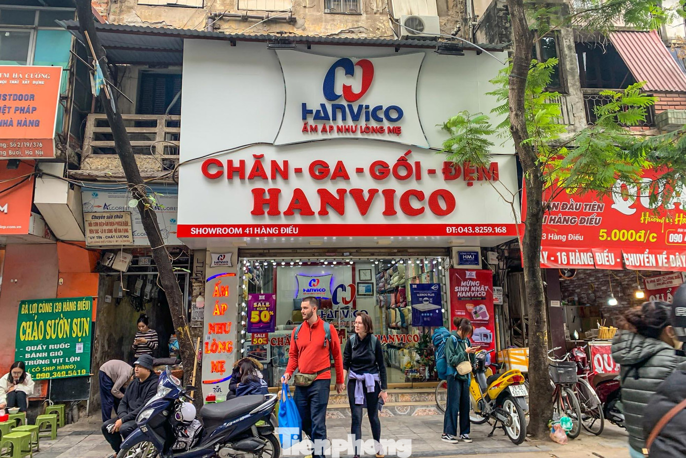 Tại địa chỉ 41 Hàng Điếu (quận Hoàn Kiếm): Ngày 22/4/2019, UBND thành phố ban hành Quyết định số 1906 về việc cưỡng chế thu hồi nhà chuyên dùng thuộc sở hữu Nhà nước tại số 41 Hàng Điếu. Sở Xây dựng đã có văn bản giao các đơn vị thực hiện quyết định nêu trên của UBND thành phố. Tại địa chỉ 41 Hàng Điếu (quận Hoàn Kiếm): Ngày 22/4/2019, UBND thành phố ban hành Quyết định số 1906 về việc cưỡng chế thu hồi nhà chuyên dùng thuộc sở hữu Nhà nước tại số 41 Hàng Điếu. Sở Xây dựng đã có văn bản giao các đơn vị thực hiện quyết định nêu trên của UBND thành phố.