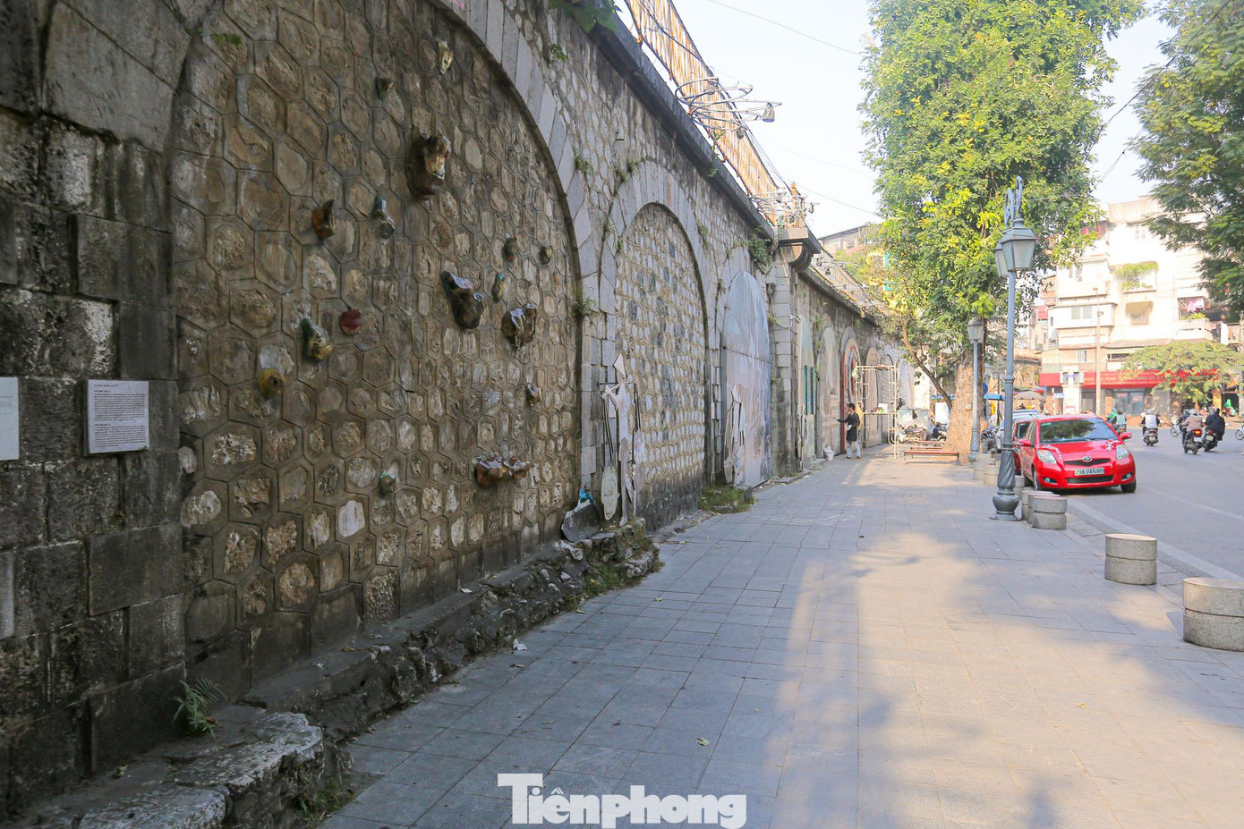 Sau khi ra quân, không còn tình trạng lấn chiếm không gian vỉa hè chung của đoạn phố này, sử dụng làm không gian riêng.