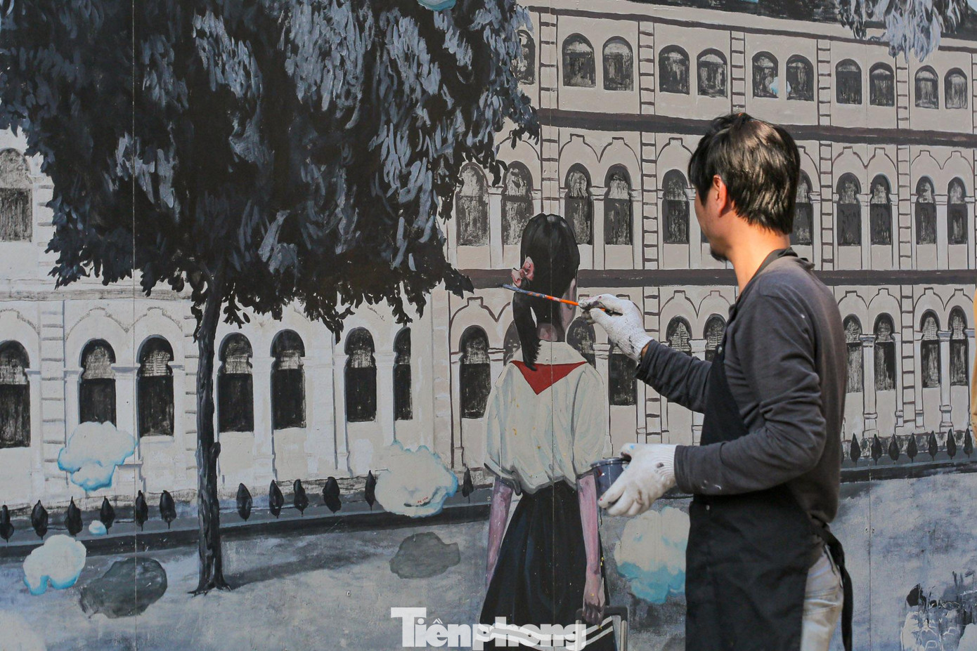 Các họa sỹ đang tập trung chỉnh trang xong trước các dịp lễ lớn