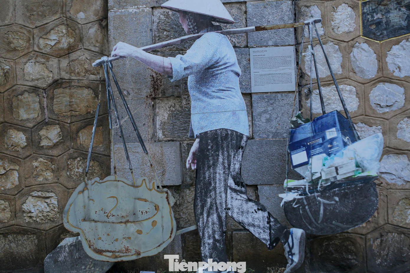 Từ khi ra mắt đến nay, không gian Bích họa Phùng Hưng luôn là điểm đến lý tưởng, thu hút rất đông du khách trong và ngoài nước.