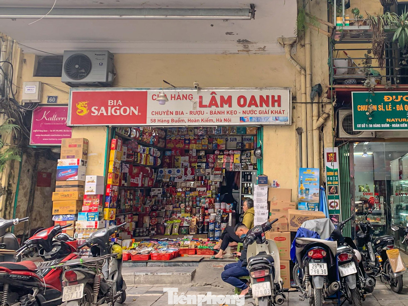 Tại địa chỉ 58-60 Hàng Buồm (quận Hoàn Kiếm): Ngày 25/1/2019, Sở Xây dựng có Tờ trình đề nghị UBND thành phố ban hành quyết định cưỡng chế thu hồi nhà chuyên dùng SHNN tại 58-60 Hàng Buồm. Ngày 15/9/2019, UBND thành phố ban hành Quyết định số 1219 về việc cưỡng chế thu hồi nhà chuyên dùng thuộc SHNN tại 59-60 Hàng Buồm. Tại địa chỉ 58-60 Hàng Buồm (quận Hoàn Kiếm): Ngày 25/1/2019, Sở Xây dựng có Tờ trình đề nghị UBND thành phố ban hành quyết định cưỡng chế thu hồi nhà chuyên dùng SHNN tại 58-60 Hàng Buồm. Ngày 15/9/2019, UBND thành phố ban hành Quyết định số 1219 về việc cưỡng chế thu hồi nhà chuyên dùng thuộc SHNN tại 59-60 Hàng Buồm.