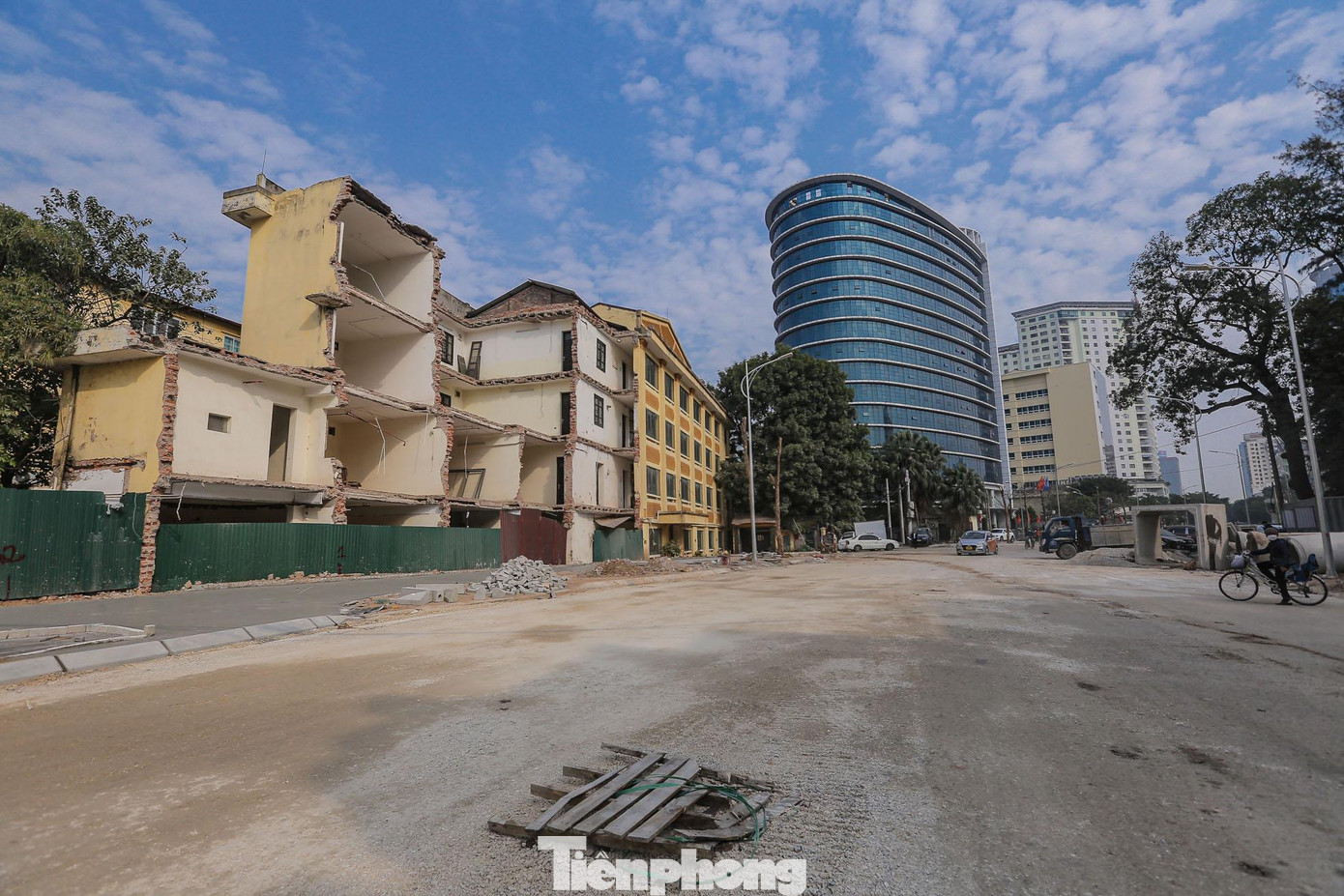 Theo hồ sơ phê duyệt, dự án này được thực hiện từ năm 2018, trong đó, khối lượng công việc cần giải phóng mặt bằng là 67 hộ dân (khoảng 3.960m2 đất) và 16 tổ chức (khoảng 30.000m2 đất).