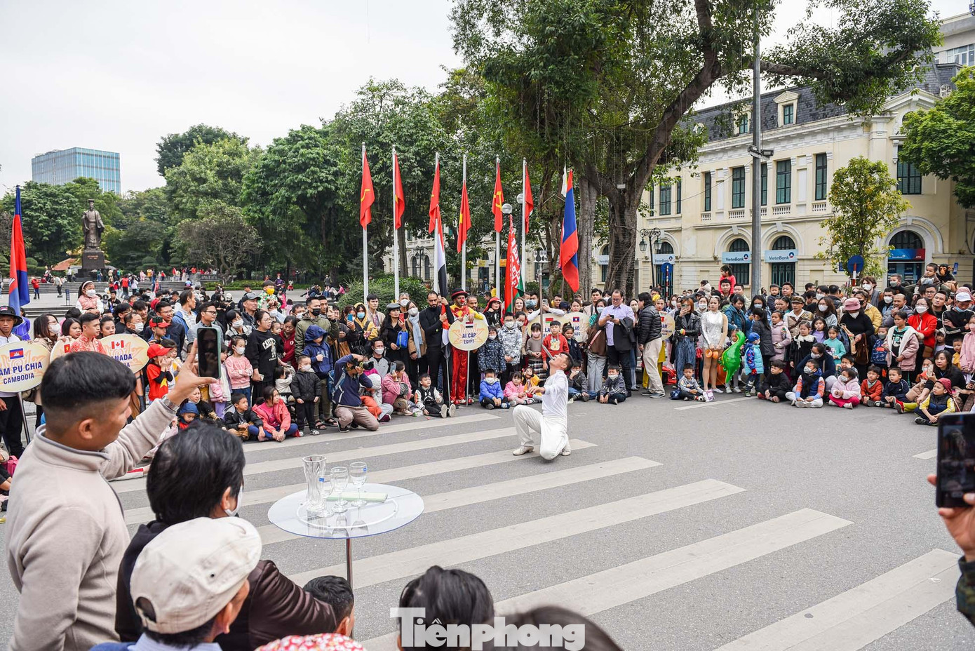Liên hoan Xiếc quốc tế 2022 diễn ra từ ngày ngày 2/12-7/12/2022 tại Rạp Xiếc Trung ương với sự tham dự của 9 đơn vị nghệ thuật, 29 tiết mục (4 đơn vị trong nước: Nhà hát Nghệ thuật Phương Nam, Liên đoàn Xiếc Việt Nam, Nhà hát Nghệ thuật Xiếc và Tạp kỹ Hà Nội, Trường Trung cấp Nghệ thuật Xiếc và Tạp kỹ Việt Nam và 5 đơn vị nước ngoài: Canada, Belarus, CHDCND Lào, Vương quốc Campuchia và Ai cập). Liên hoan Xiếc quốc tế 2022 diễn ra từ ngày ngày 2/12-7/12/2022 tại Rạp Xiếc Trung ương với sự tham dự của 9 đơn vị nghệ thuật, 29 tiết mục (4 đơn vị trong nước: Nhà hát Nghệ thuật Phương Nam, Liên đoàn Xiếc Việt Nam, Nhà hát Nghệ thuật Xiếc và Tạp kỹ Hà Nội, Trường Trung cấp Nghệ thuật Xiếc và Tạp kỹ Việt Nam và 5 đơn vị nước ngoài: Canada, Belarus, CHDCND Lào, Vương quốc Campuchia và Ai cập).