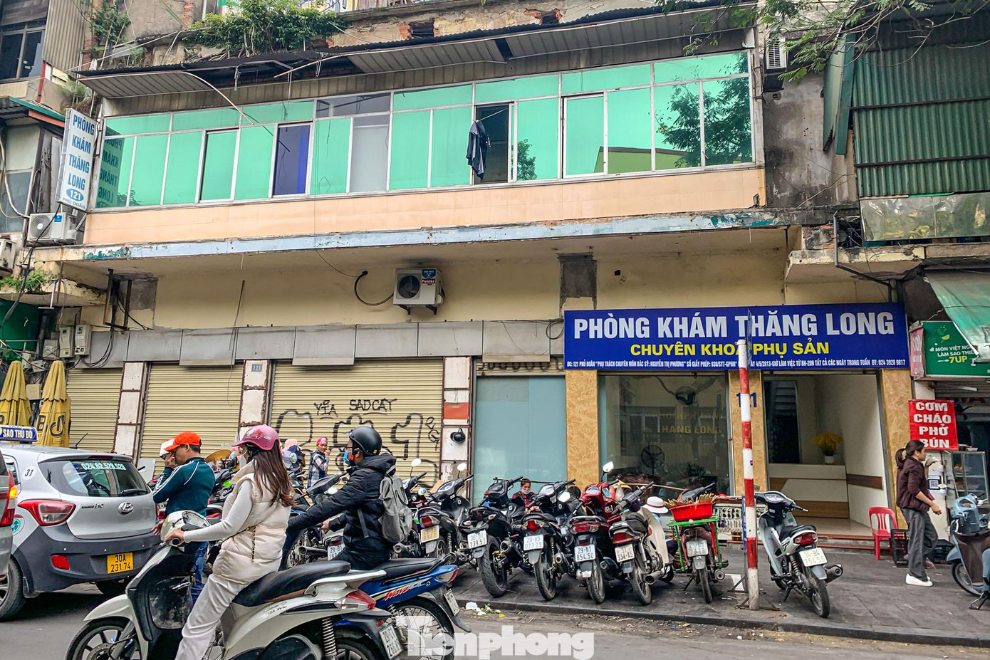 Việc quản lý, sử dụng quỹ nhà chuyên dùng trên địa bàn Thủ đô thời gian qua còn nhiều tồn tại, hạn chế, nhiều trường hợp sai phạm. Nhiều nhà chuyên dùng ở vị trí "vàng" ở Hà Nội vẫn ngang nhiên hoạt động mặc dù đã có quyết định thu hồi. Việc quản lý, sử dụng quỹ nhà chuyên dùng trên địa bàn Thủ đô thời gian qua còn nhiều tồn tại, hạn chế, nhiều trường hợp sai phạm. Nhiều nhà chuyên dùng ở vị trí "vàng" ở Hà Nội vẫn ngang nhiên hoạt động mặc dù đã có quyết định thu hồi.