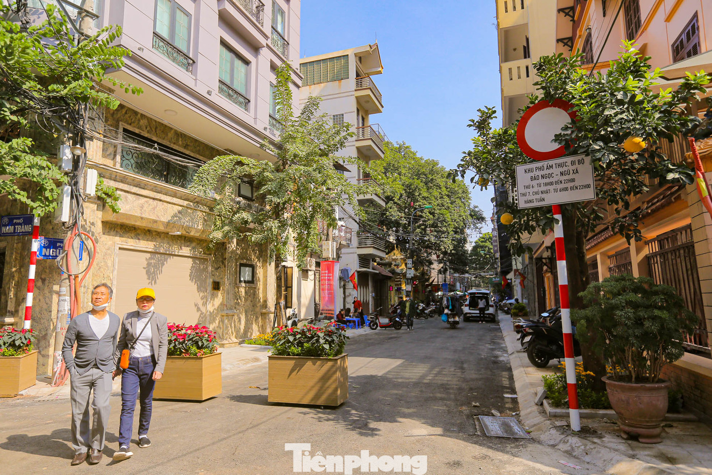 Thời gian hoạt động vào 3 ngày cuối tuần: Thứ Sáu từ 18h đến 22h; Thứ Bảy và Chủ nhật từ 7h đến 22h. Thời gian hoạt động vào 3 ngày cuối tuần: Thứ Sáu từ 18h đến 22h; Thứ Bảy và Chủ nhật từ 7h đến 22h.