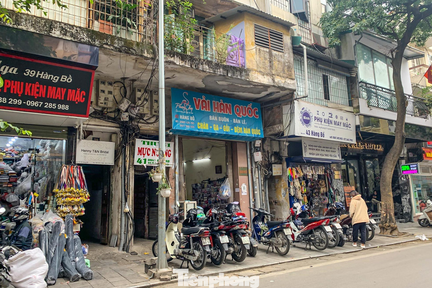 Tại địa chỉ 41 Hàng Bồ (quận Hoàn Kiếm): Ngày 20/3/2019, Sở Xây dựng có Tờ trình trình UBND TP ban hành quyết định thu hồi diện tích nhà chuyên dùng thuộc sở hữu nhà nước tại số 41 Hàng Bồ. Tại địa chỉ 41 Hàng Bồ (quận Hoàn Kiếm): Ngày 20/3/2019, Sở Xây dựng có Tờ trình trình UBND TP ban hành quyết định thu hồi diện tích nhà chuyên dùng thuộc sở hữu nhà nước tại số 41 Hàng Bồ.