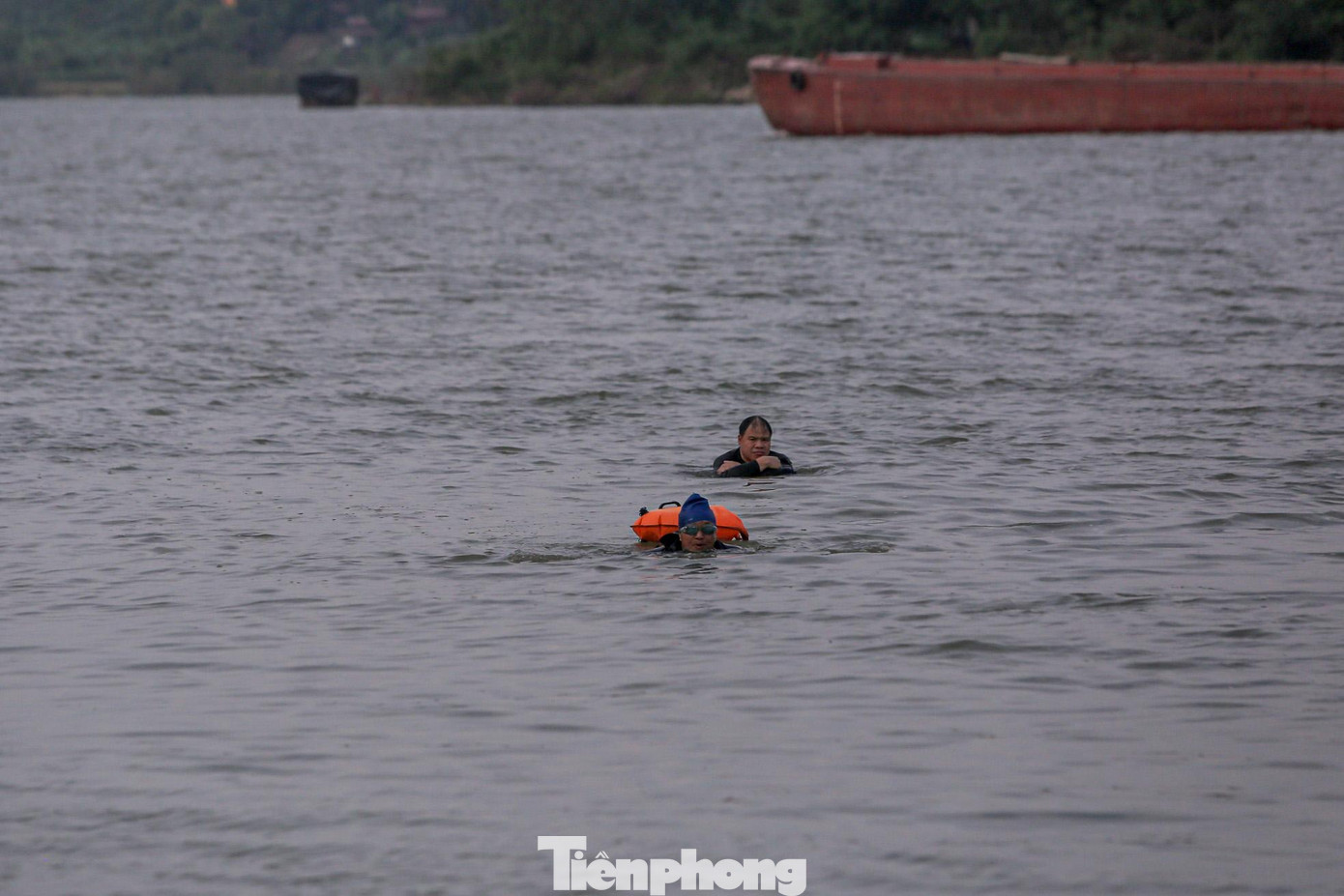 Vào những ngày giá rét, thời gian tắm chủ yếu vào sáng sớm hoặc chiều.