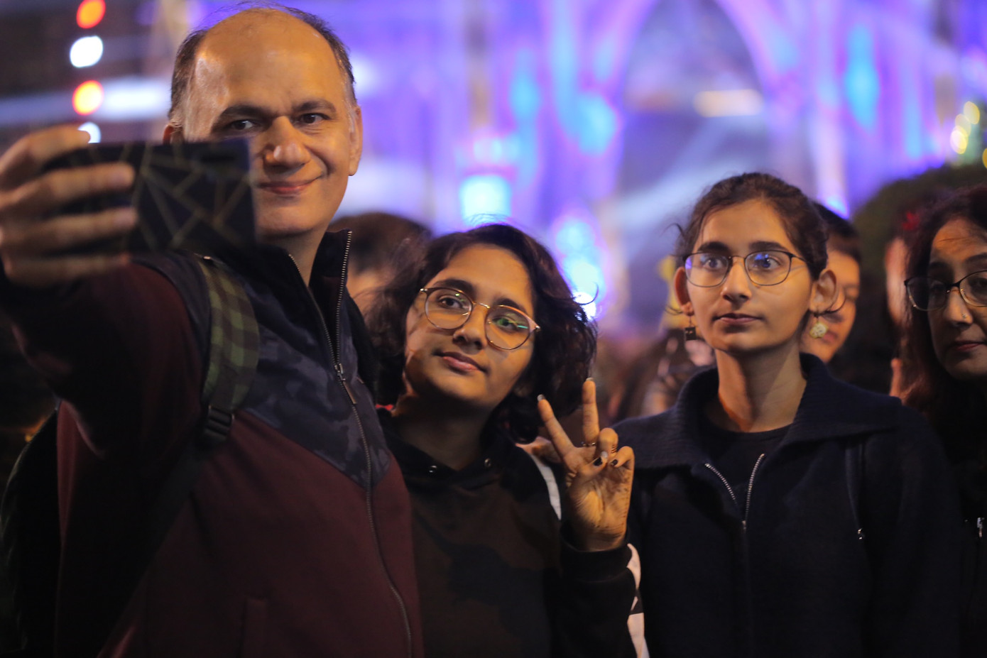 Nhiều du khách nước ngoài cũng có mặt tại đây để đón Giáng sinh. Nhiều du khách nước ngoài cũng có mặt tại đây để đón Giáng sinh.