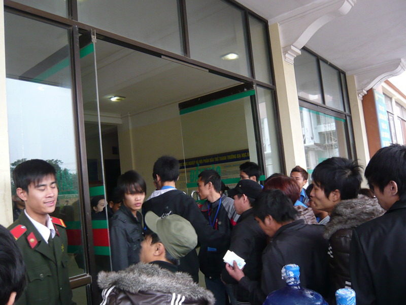 Tại các cổng từ còn có cả lực lượng an ninh Phòng A83 Công an Hà Nội