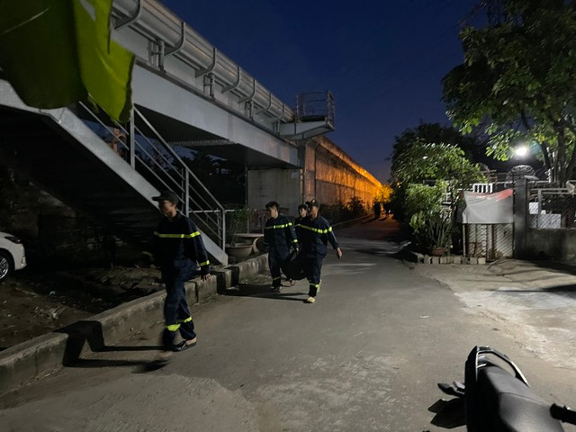 Lực lượng chức năng triển khai tìm kiếm bé trai.