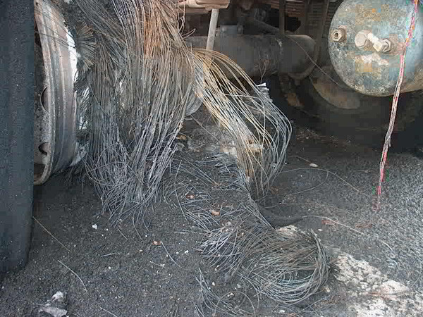 Bộ lốp chỉ còn lại đống tro tàn