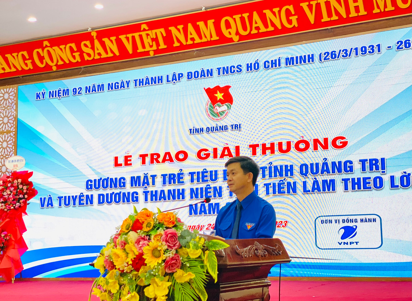 Bí thư Tỉnh ủy Quảng Trị Lê Quang Tùng phát biểu chỉ đạo tại Lễ trao Giải thưởng Gương mặt trẻ Quảng Trị tiêu biểu và tuyên dương thanh niên tiên tiến làm theo lời Bác năm 2022. Bí thư Tỉnh ủy Quảng Trị Lê Quang Tùng phát biểu chỉ đạo tại Lễ trao Giải thưởng Gương mặt trẻ Quảng Trị tiêu biểu và tuyên dương thanh niên tiên tiến làm theo lời Bác năm 2022.