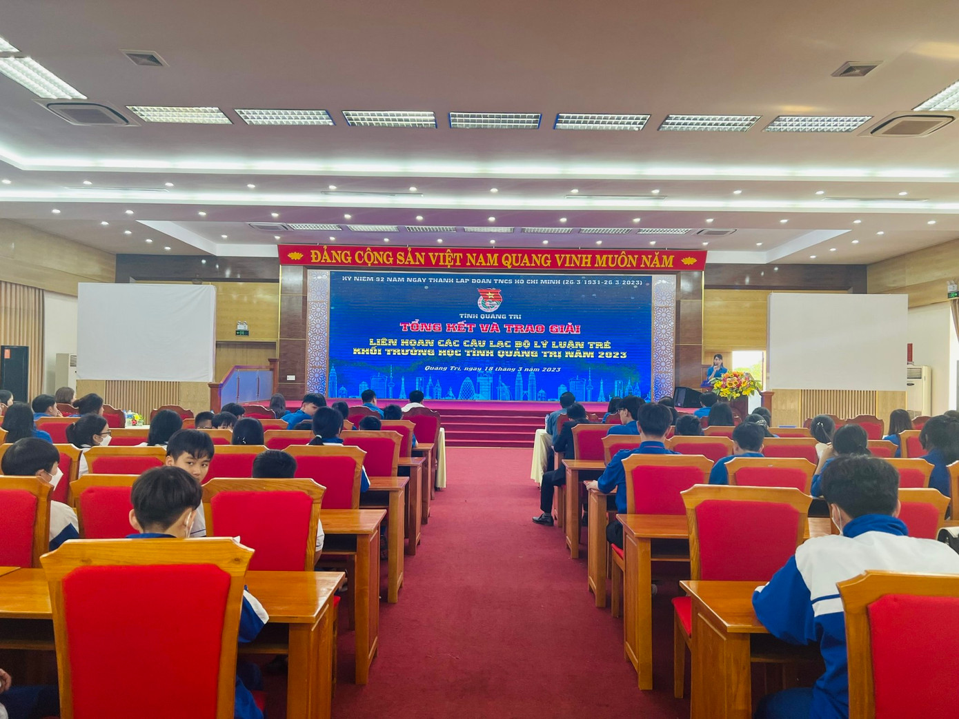 Toàn cảnh Lễ tổng kết và trao giải Liên hoan các Câu lạc bộ Lý luận trẻ khối trường học tỉnh Quảng Trị năm 2023. Toàn cảnh Lễ tổng kết và trao giải Liên hoan các Câu lạc bộ Lý luận trẻ khối trường học tỉnh Quảng Trị năm 2023.