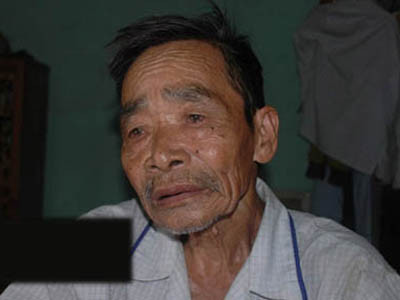 Ông Nguyễn Não xúc động khi kể lại câu chuyện tìm con