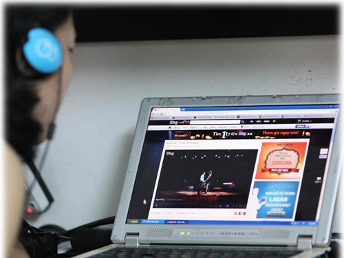 Việc thu phí tải nhạc online thời gian qua chưa đem lại hiệu quả như mong muốn. Ảnh: Bạch Dương 