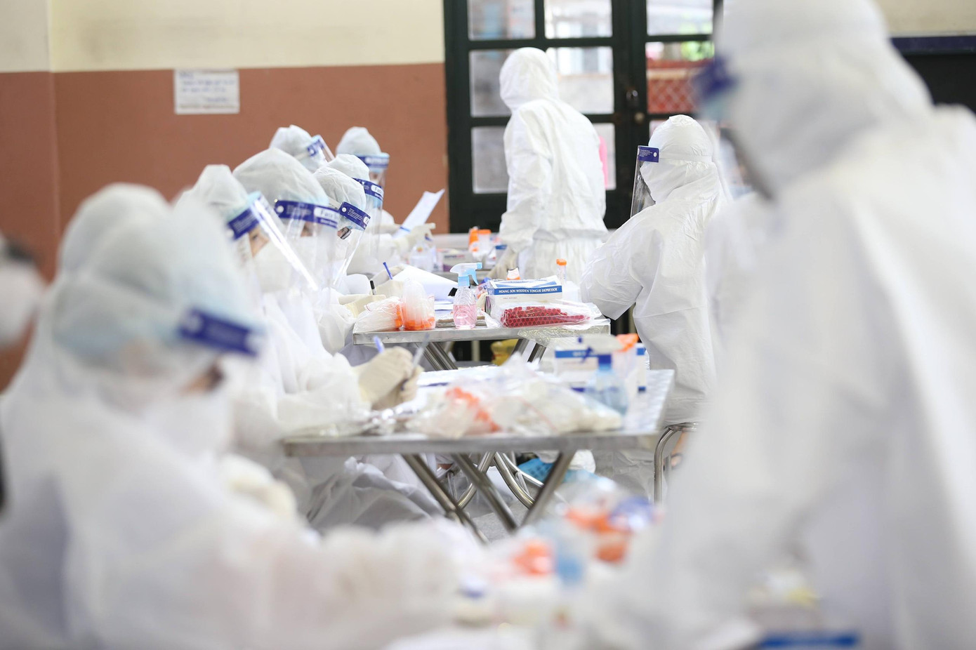 Ban hành Nghị quyết về việc cho phép thực hiện một số cơ chế, chính sách trong lĩnh vực y tế để phục vụ công tác phòng, chống dịch COVID-19. Ảnh Như Ý