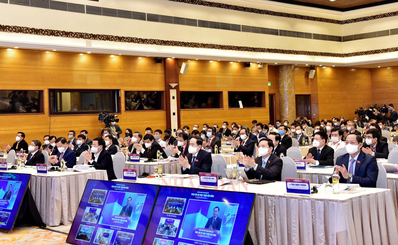 Các đại biểu tham dự Diễn đàn Kinh tế Việt Nam. Ảnh LH