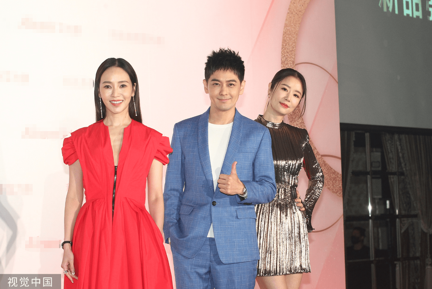 Ngày 23/3, Lâm Tâm Như, Lâm Chí Dĩnh và Hầu Bội Sầm tham dự một sự kiện nhãn hàng ở Đài Bắc, Đài Loan (Trung Quốc). Theo đó, ba ngôi sao Hoa ngữ được mời làm đại diện thương hiệu, với thù lao lên đến 10 triệu nhân dân tệ (35,8 tỷ đồng).