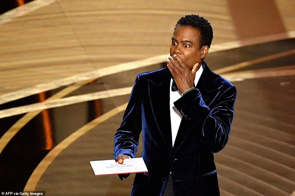Chris Rock bất ngờ vì bị tát.