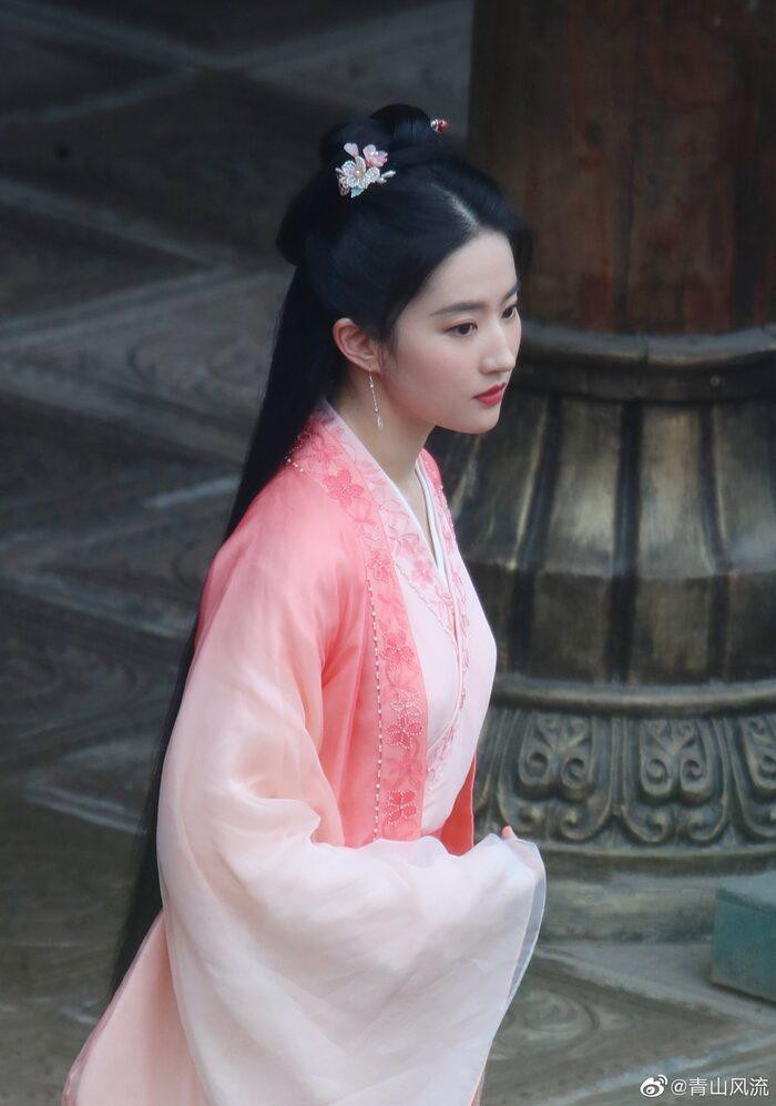 Ngoại hình "không tuổi" giúp Lưu Diệc Phi dễ dàng nhập vai cô gái tuổi mười tám, đôi mươi.