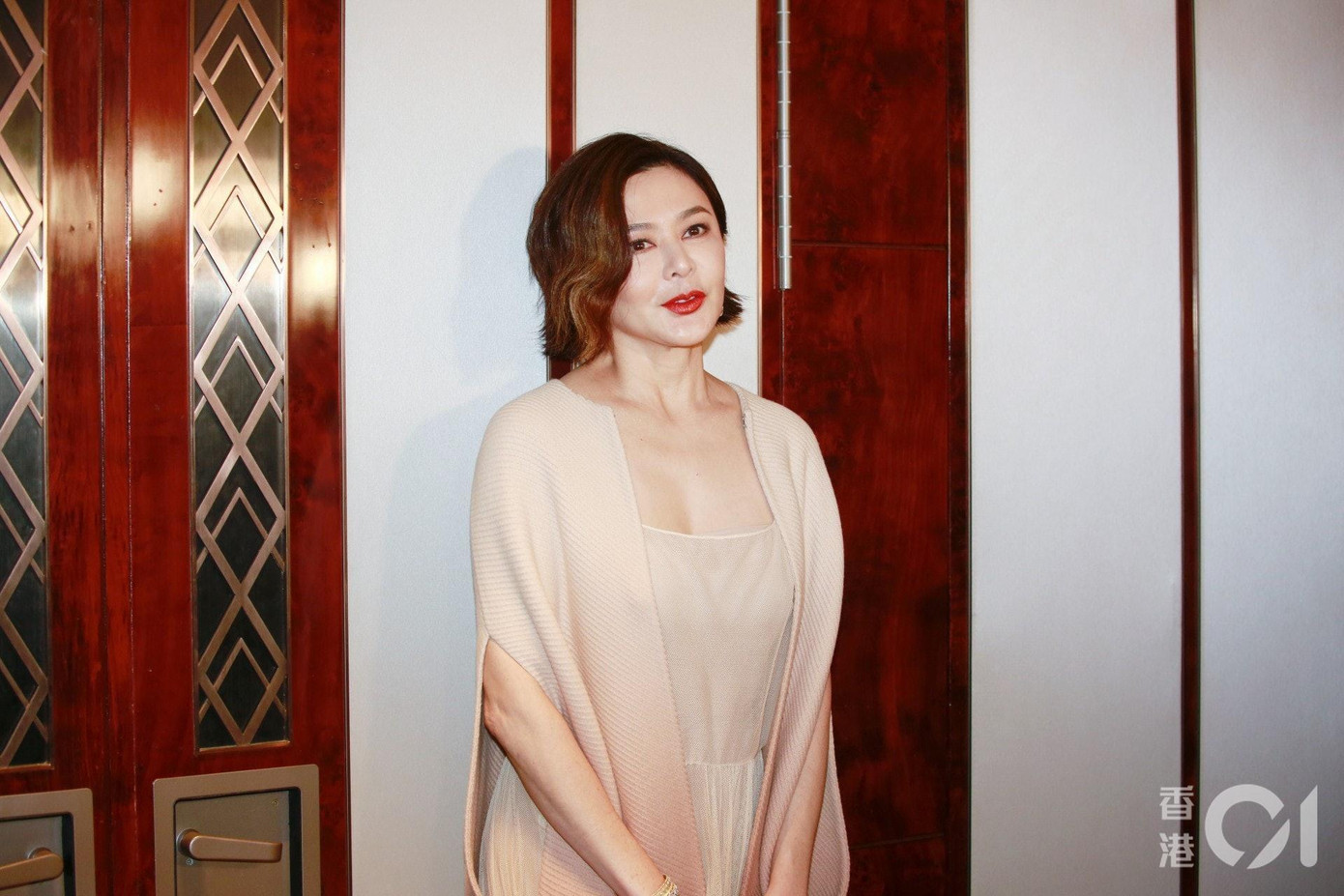 Quan Chi Lâm có cuộc sống sang chảnh lúc về nhà nhưng không chồng, con. Quan Chi Lâm có cuộc sống sang chảnh lúc về nhà nhưng không chồng, con.