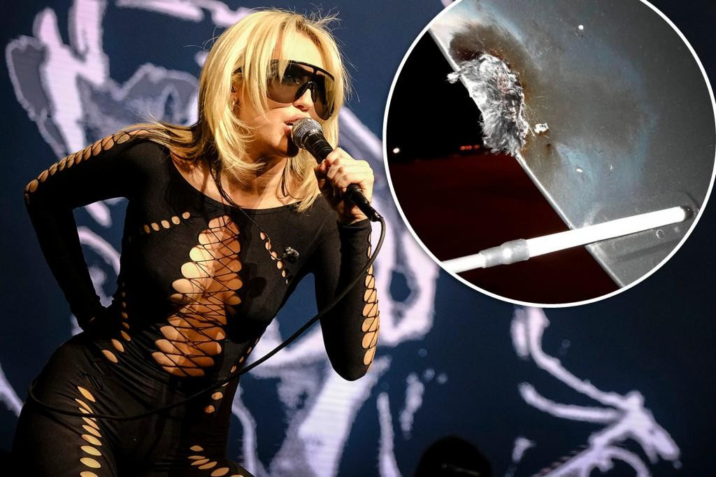 Máy bay của Miley Cyrus bị sét đánh trúng ảnh 1 Máy bay của Miley Cyrus bị sét đánh trúng ảnh 1