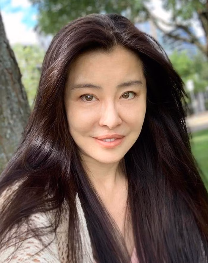 Vương Tổ Hiền ở tuổi xế chiều bị nghi thẩm mỹ hỏng.