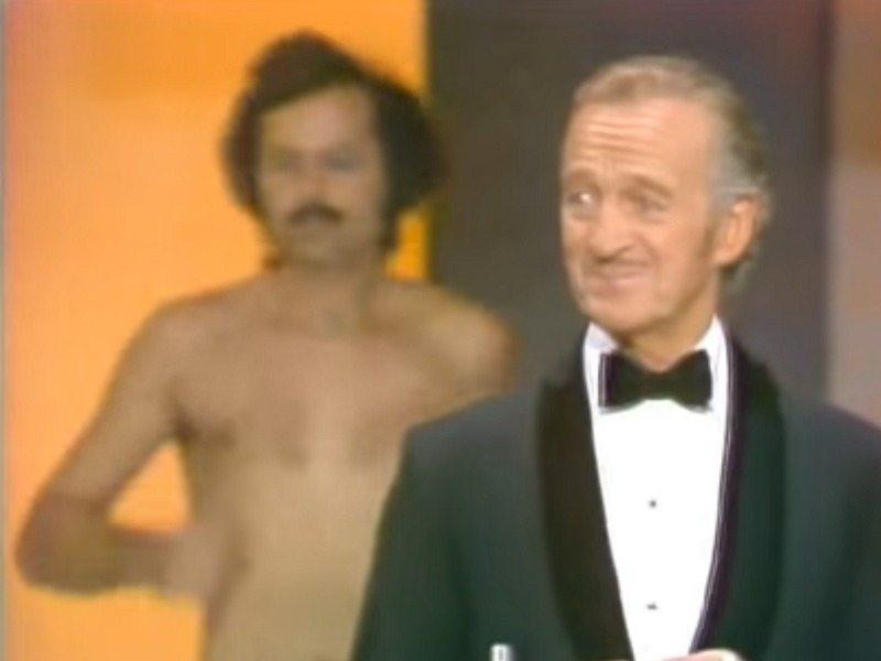 MC David Niven được cho là biết trước sự việc. MC David Niven được cho là biết trước sự việc.