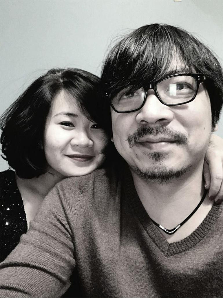 "Giáo sư Xoay" và vợ - MC Hồng Nga (Ảnh: Facebook nhân vật).