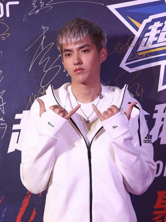 Dân mạng chê Ngô Diệc Phàm mắt thẩm mỹ kém. Dân mạng chê Ngô Diệc Phàm mắt thẩm mỹ kém.