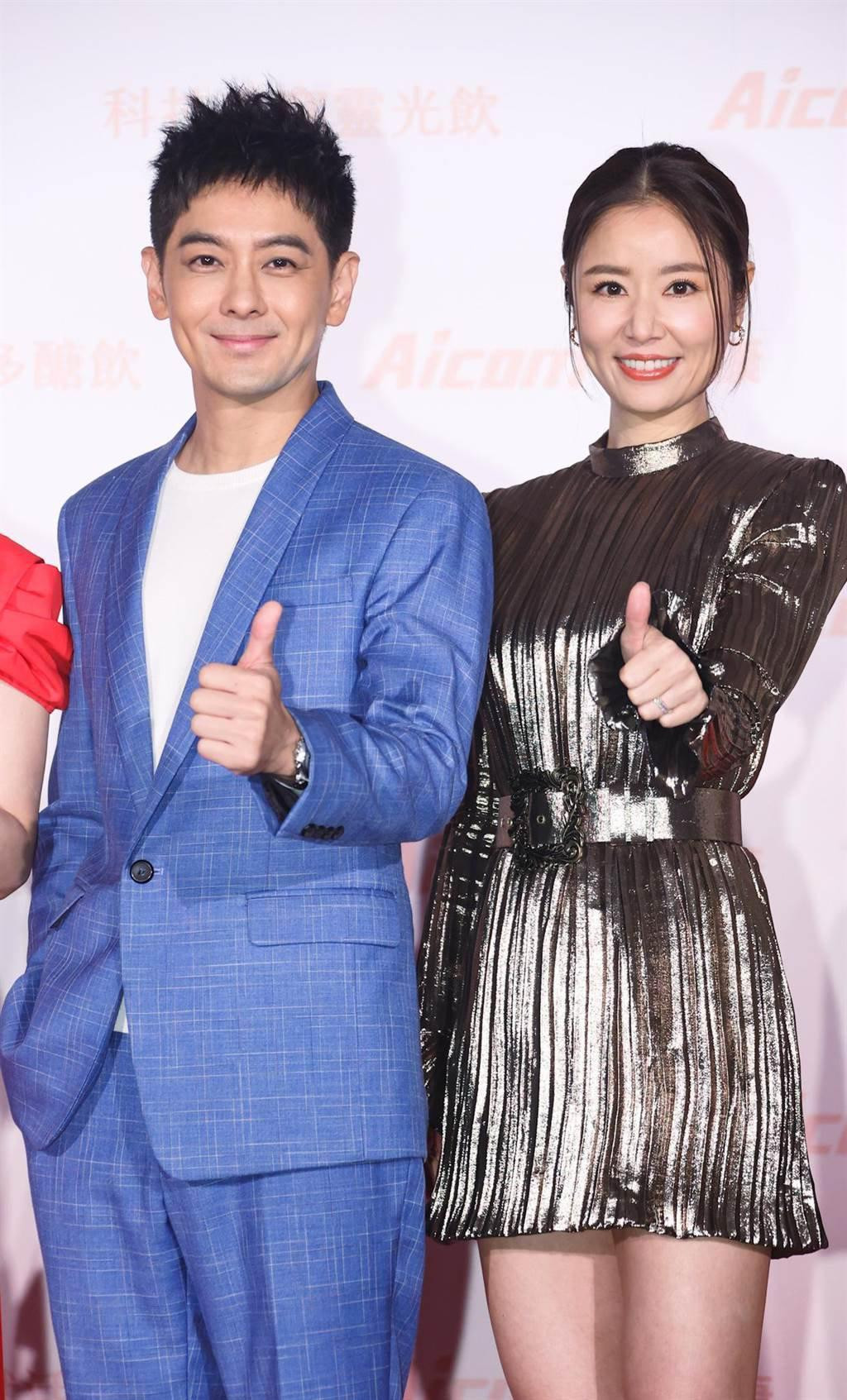 Lâm Chí Dĩnh chia sẻ, cảm xúc năm xưa đã là dĩ vãng. Lâm Tâm Như tiếp lời, họ không phải người cuối cùng của nhau, hai người đều đã có bến đỗ riêng. Người đẹp "Mỹ nhân tâm kế" còn tiết lộ, tình cũ và ông xã của cô, tài tử Hoắc Kiến Hoa, còn thân thiết với nhau hơn. Hai bên gia đình thỉnh thoảng còn hẹn xem hoà nhạc và ăn tối.