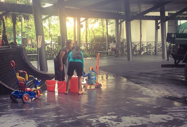 Mới chớm hè, cả khu đô thị ở Hà Nội đã 'khát' nước sạch ảnh 3