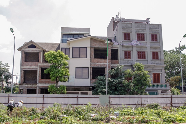Vì sao dừng tháo dỡ biệt thự sai phép của gia đình cựu Tướng Hóa? ảnh 1