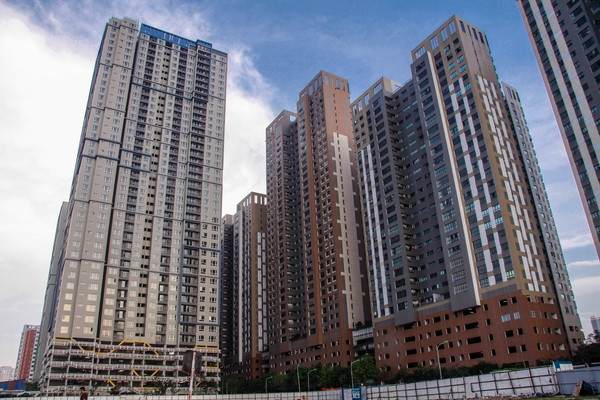 Mới đầu hè, Hà Nội phải dùng xe téc cứu ‘khát’ cho các khu đô thị ảnh 3