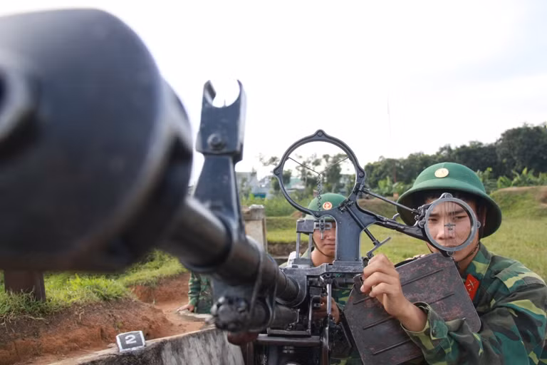 Tiếp tục theo sát mục tiêu máy bay kế tiếp