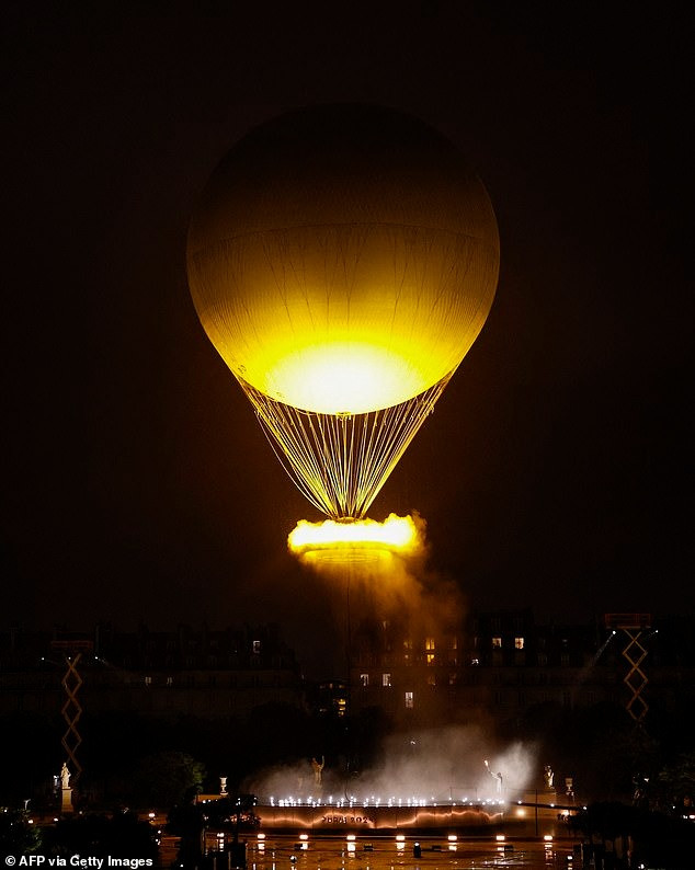 Cùng với Celine Dion, màn thả khinh khí cầu được khán giả khen ngợi nhất sự kiện. Ảnh: Getty Images. Cùng với Celine Dion, màn thả khinh khí cầu được khán giả khen ngợi nhất sự kiện. Ảnh: Getty Images.